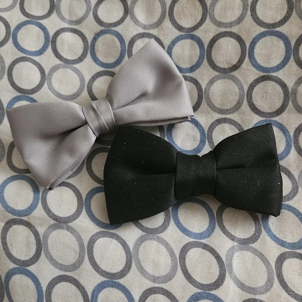 2 bow ties